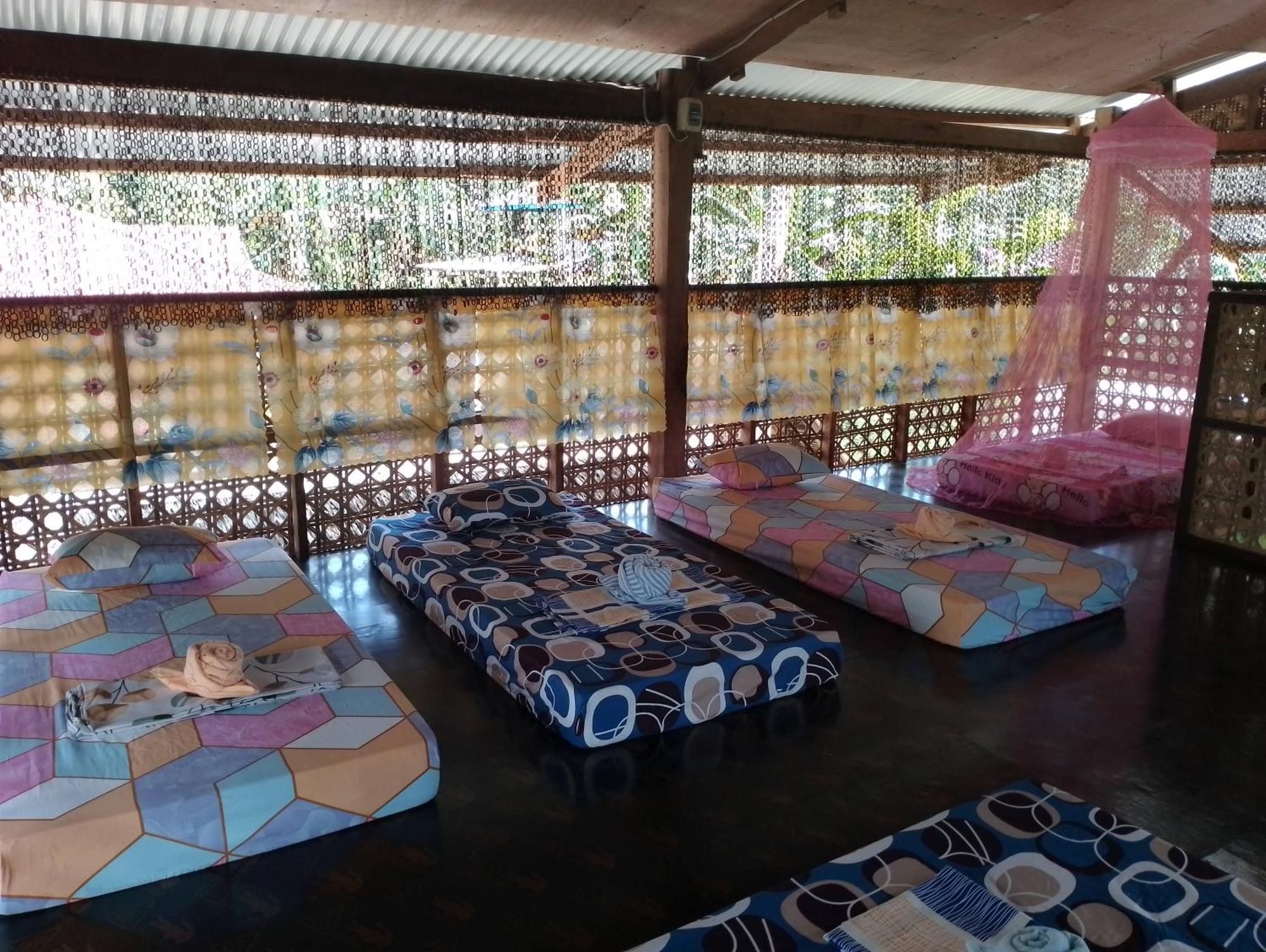 Lhoyjean Garden Hostel Batuan 외부 사진