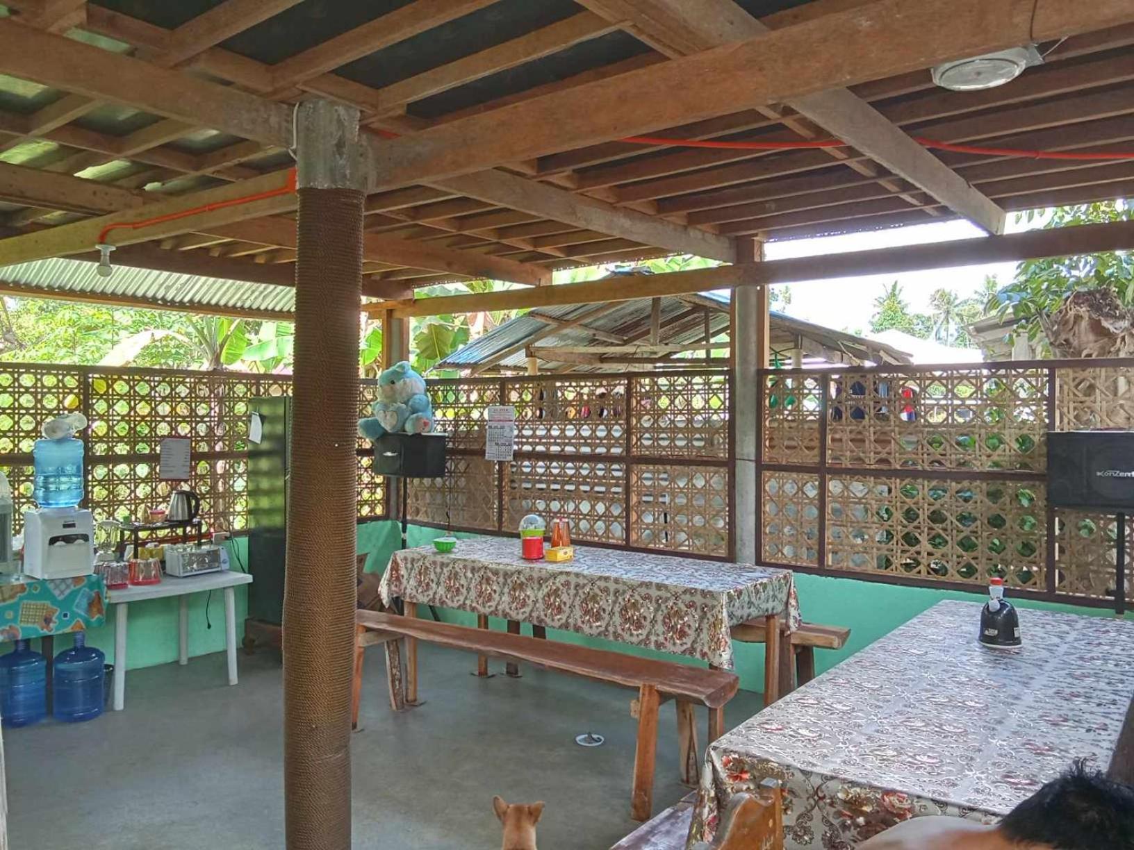 Lhoyjean Garden Hostel Batuan 외부 사진