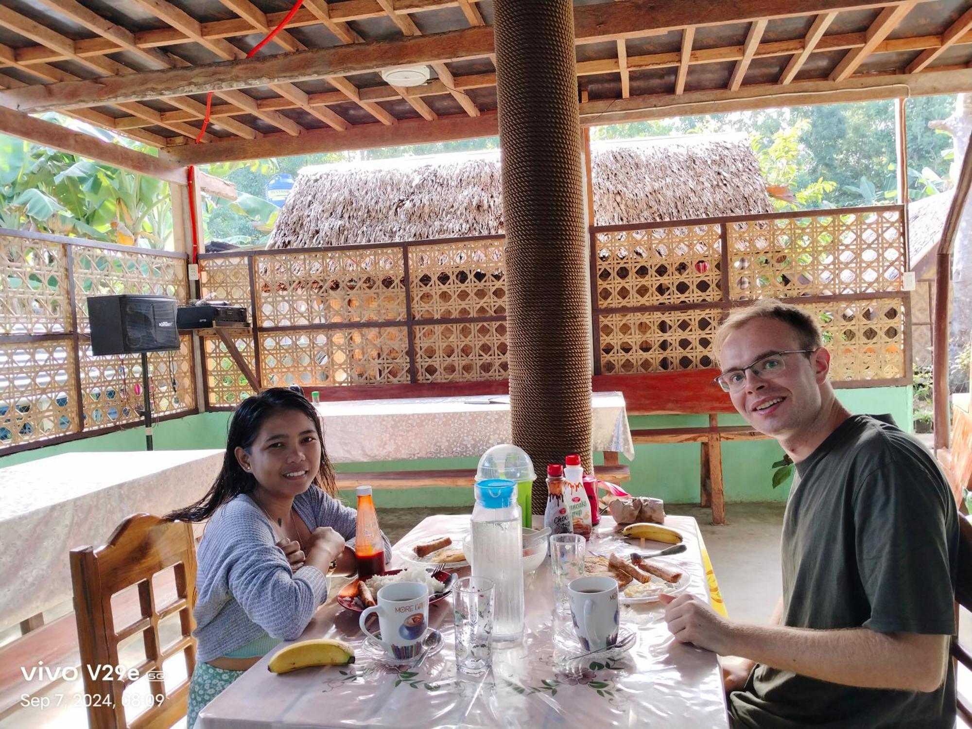 Lhoyjean Garden Hostel Batuan 외부 사진