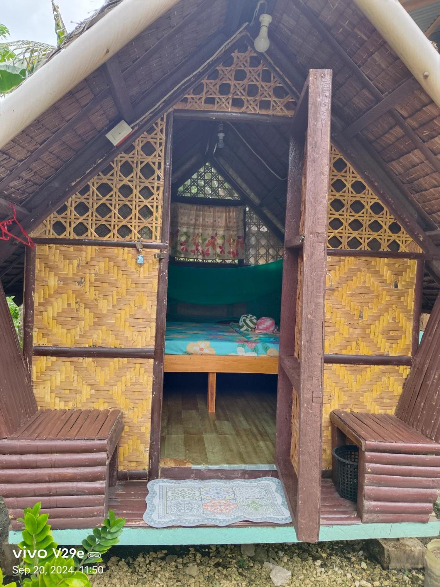 Lhoyjean Garden Hostel Batuan 외부 사진
