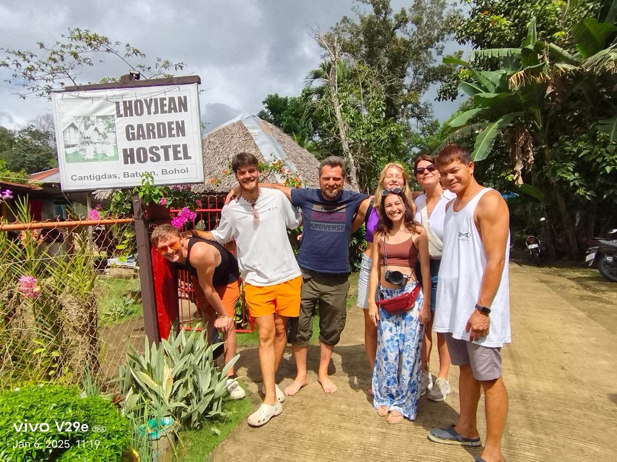 Lhoyjean Garden Hostel Batuan 외부 사진