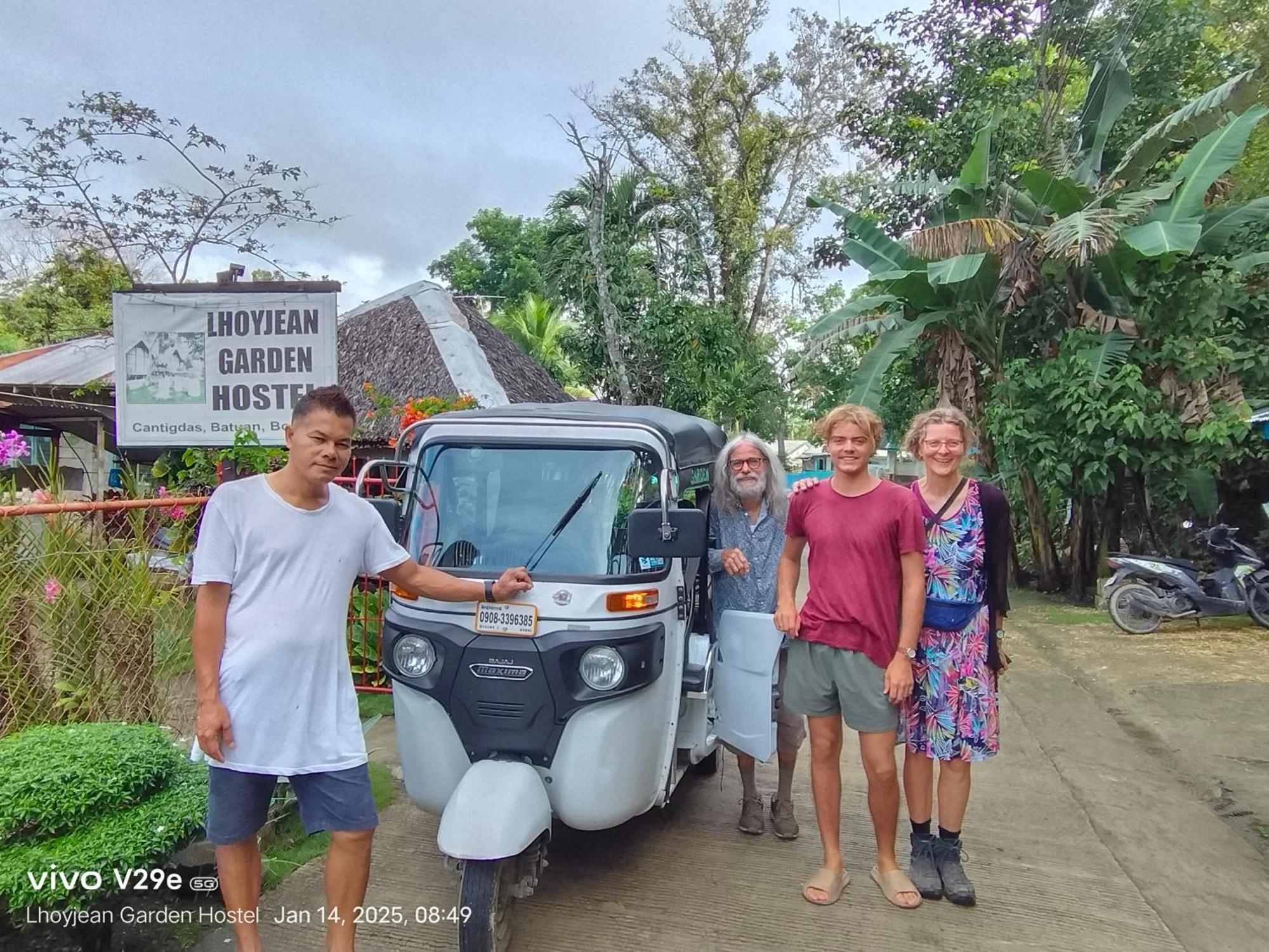 Lhoyjean Garden Hostel Batuan 외부 사진