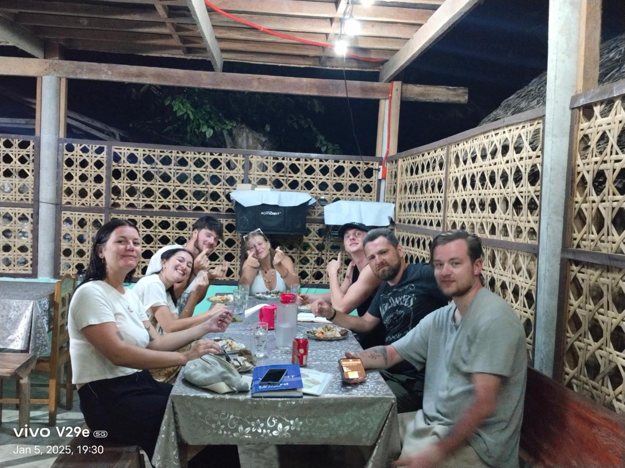 Lhoyjean Garden Hostel Batuan 외부 사진
